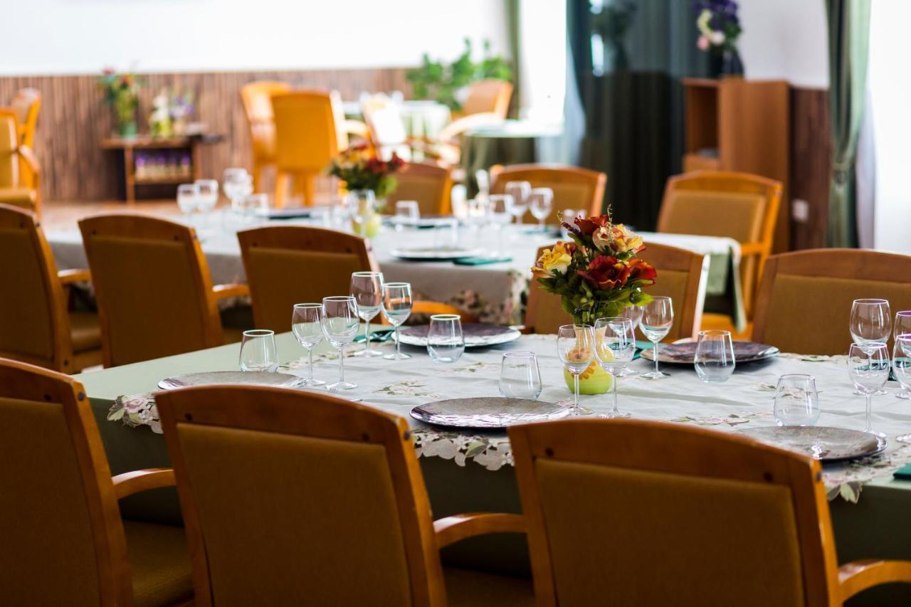 Royal Inn Busteni-Adults Only Ngoại thất bức ảnh