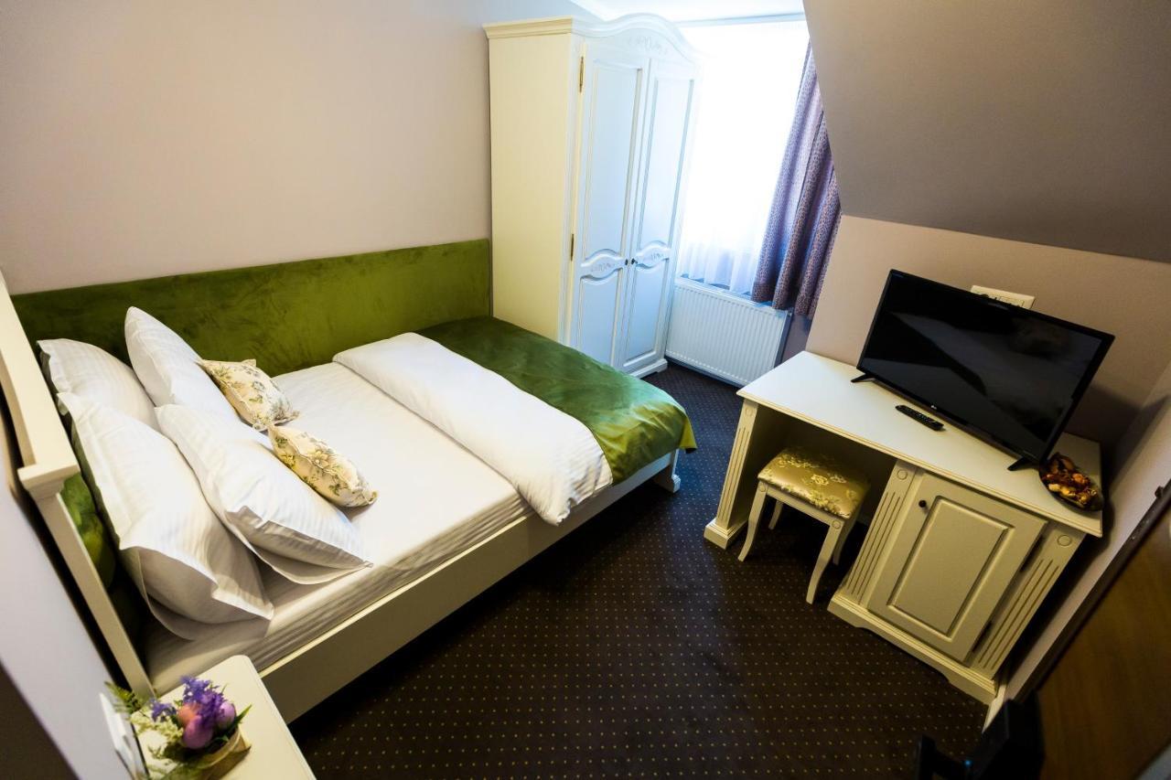 Royal Inn Busteni-Adults Only Ngoại thất bức ảnh