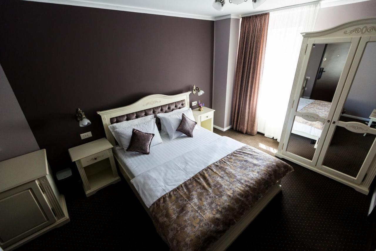 Royal Inn Busteni-Adults Only Ngoại thất bức ảnh